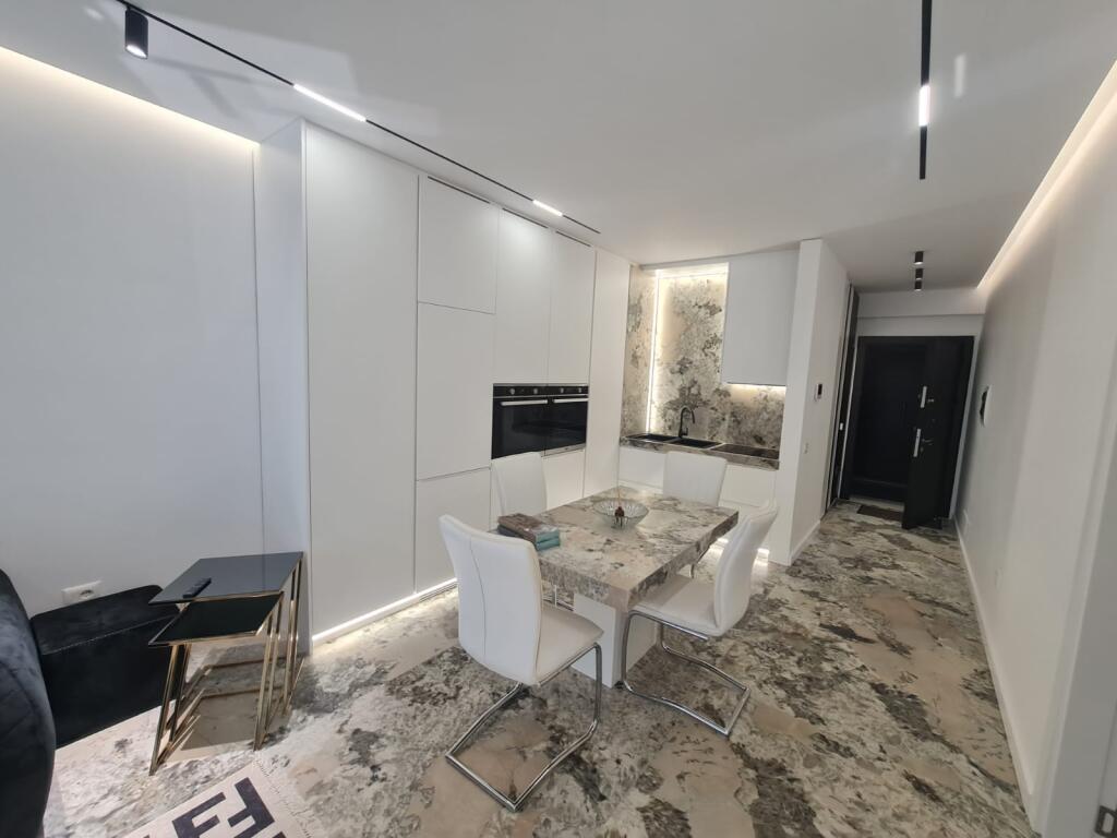 🏡 Modern 1+1 Apartment with Parking Spot – Dry Lake 📍 Near Hotel Radisson💰 Price: 1,200 € / month