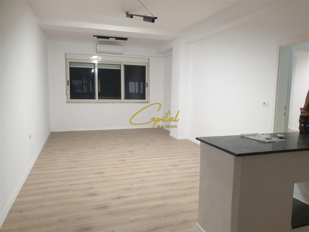 UFFICIO IN AFFITTO 76 M2 BLOK 900 EURO