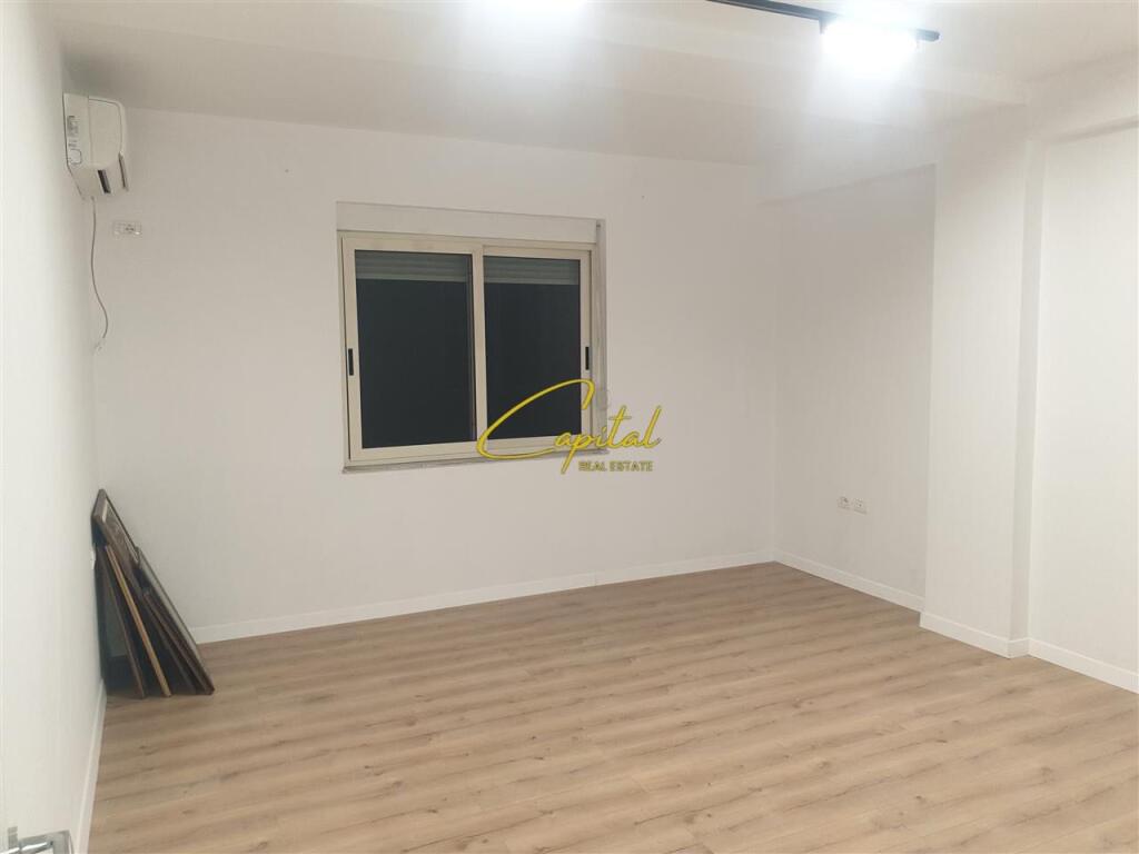 UFFICIO IN AFFITTO 76 M2 BLOK 900 EURO