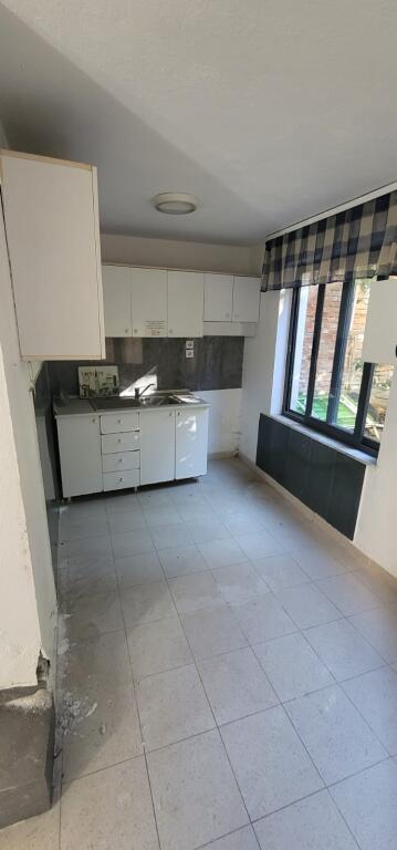 Villa for rent 3 floors 210m2 with yard for business at Partizani High School