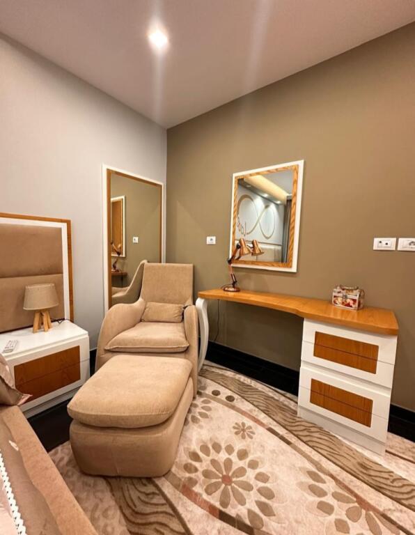 Shitet: Apartament 2+1 Porcelan( prane xhamia xhura)