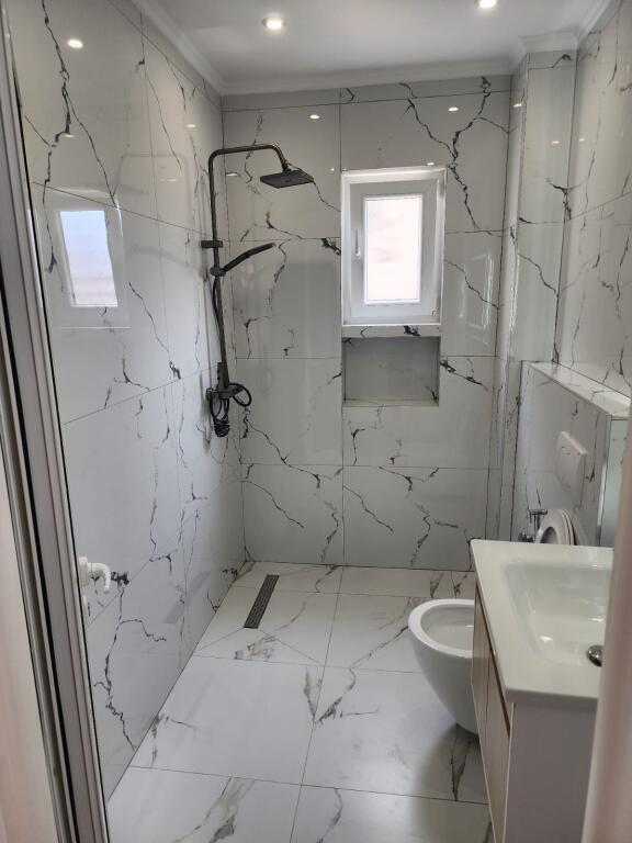 Apartment 1+1 for sale at Oxhaku near Xhamia Xhura
