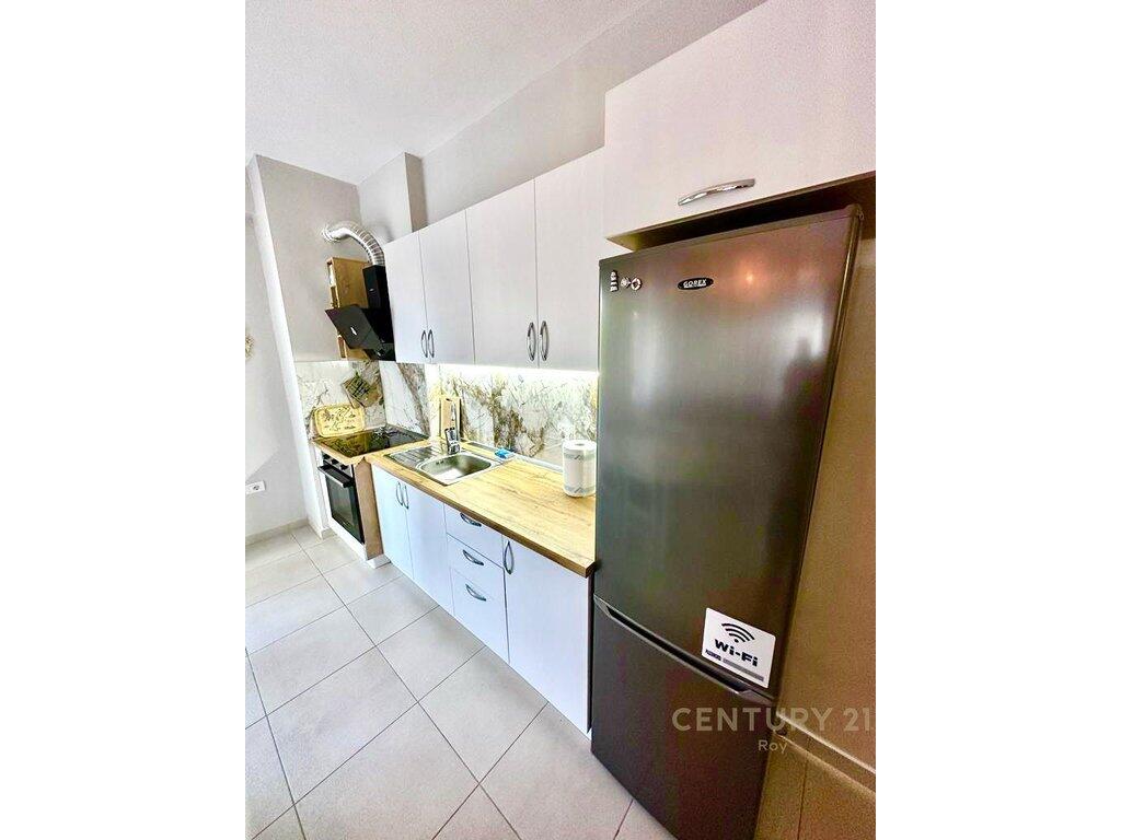 SHITET APARTAMENT 1+1 NE QERRET 50 M LARG PLAZHIT !!!