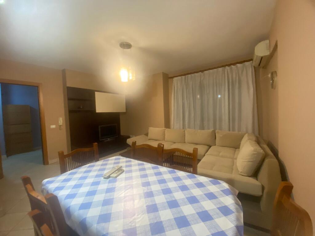 🏢Ne zonen e 21 Dhjetorit,Rr.Shefqet Musaraj jepet me qera apartament 2+1,i mobiluar.65,000Leke