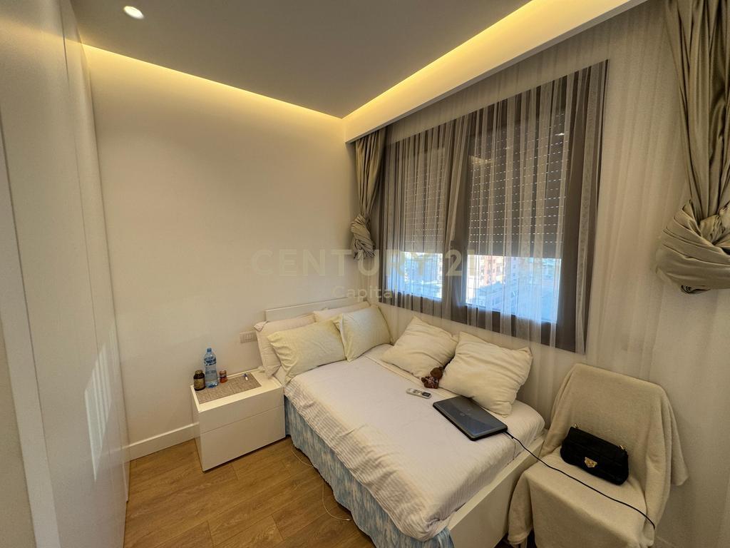 Super Duplex 3+1+3+2 Balconies, In The Heart Of Tirana For Rent!