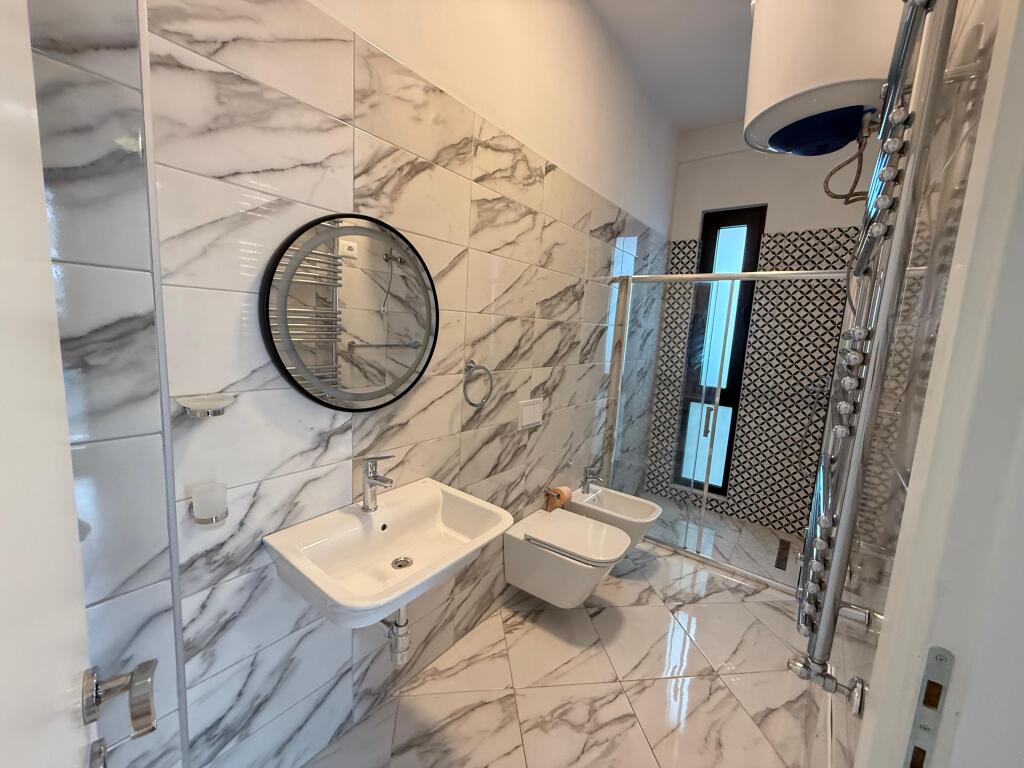📢 Rent – Apartment 2+1+2 + Parking 📍 21 Dhjetori, Kavaja Street – SQ21 Complex 💶 Price: 1,000 €/month