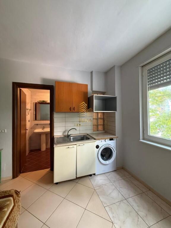 Qira, Garsoniere, Pazari i Ri, 300 Euro/muaj
