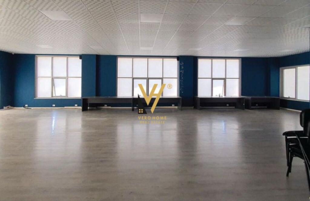 BUSINESS PREMISES 240 M2 FOR RENT ON BARDHYL STREET 2,500 EURO