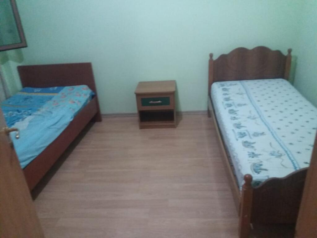 Jepet apartment qera kat 2 ne nje vile