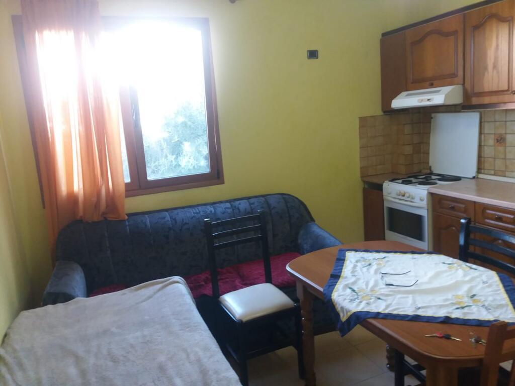 Jepet apartment qera kat 2 ne nje vile