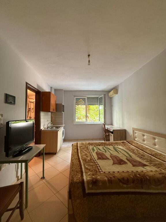 Qira, Garsoniere, Pazari i Ri, 300 Euro/muaj