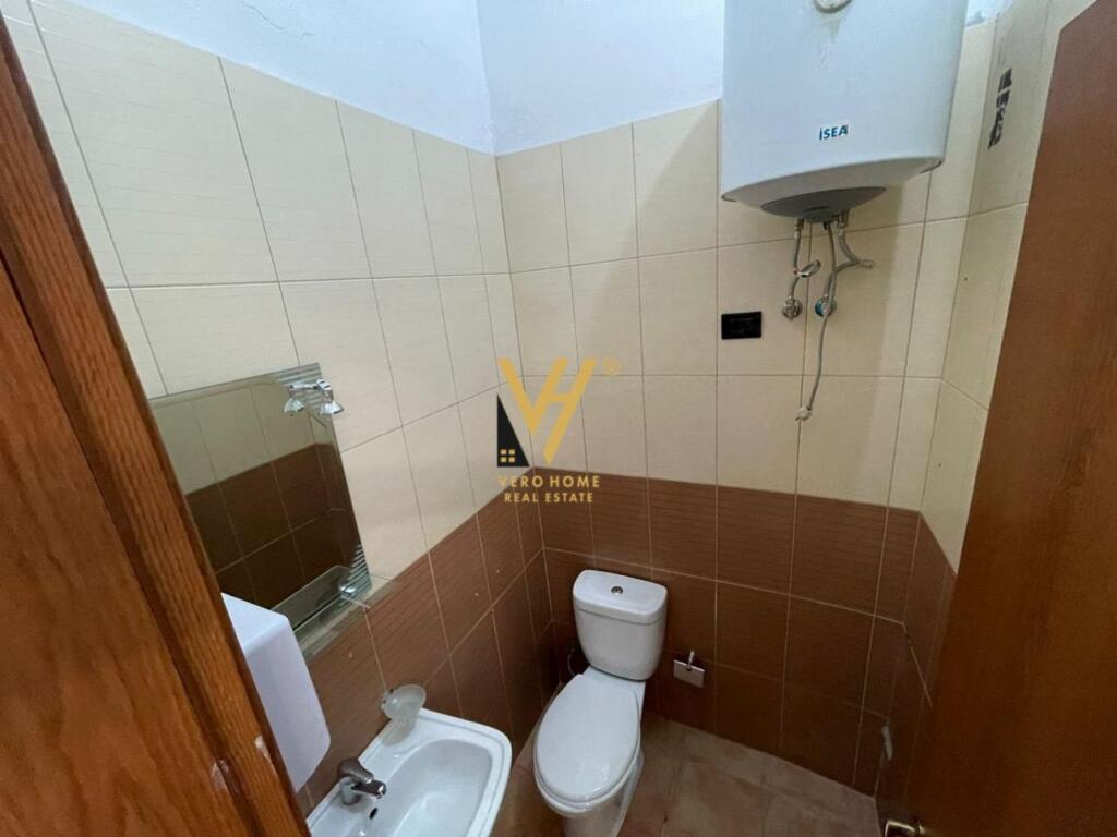 NEGOZIO IN AFFITTO 84 M2 A PAZARI I RI 75.000 LEKE