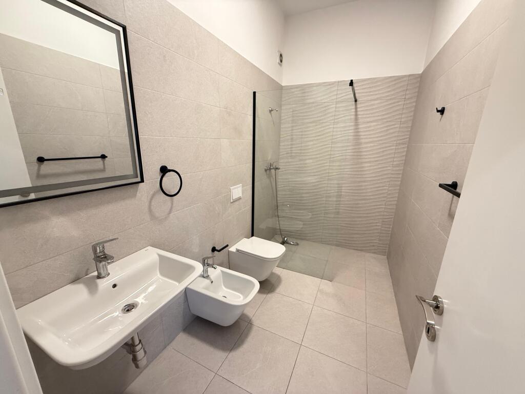📢 Rent – Apartment 2+1+2 + Parking 📍 21 Dhjetori, Kavaja Street – SQ21 Complex 💶 Price: 1,000 €/month