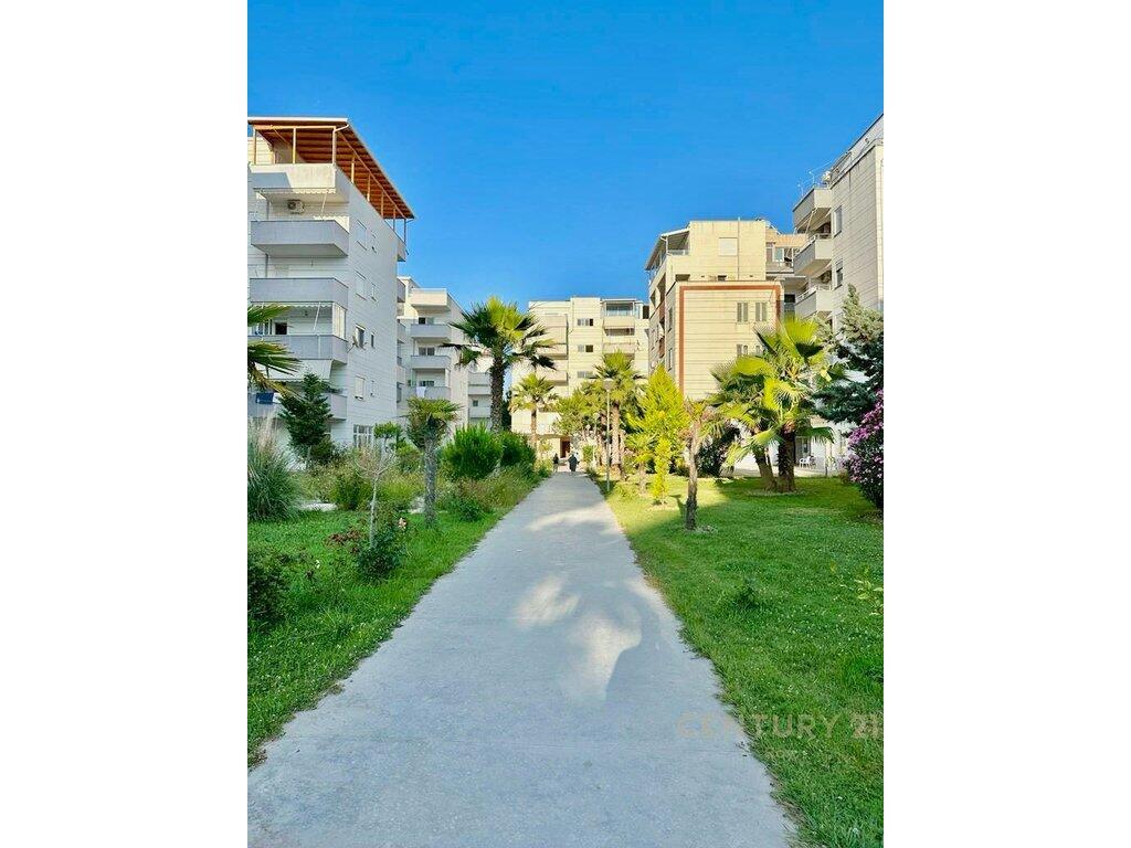 SHITET APARTAMENT 1+1 NE QERRET 50 M LARG PLAZHIT !!!
