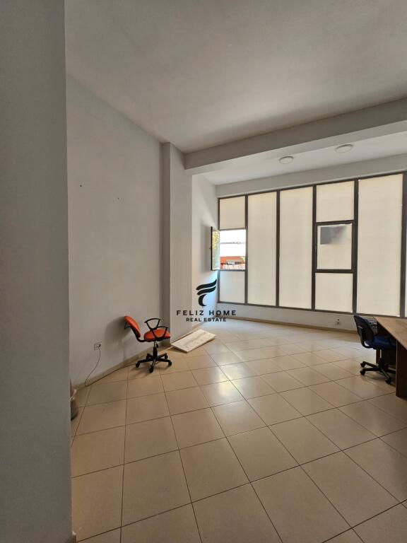 LOCALE COMMERCIALE IN AFFITTO 57M2 ASTIR 700 EURO