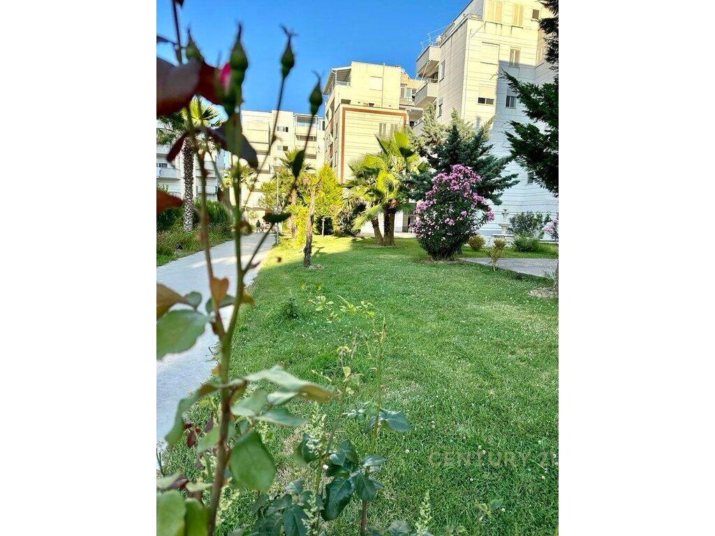 SHITET APARTAMENT 1+1 NE QERRET 50 M LARG PLAZHIT !!!