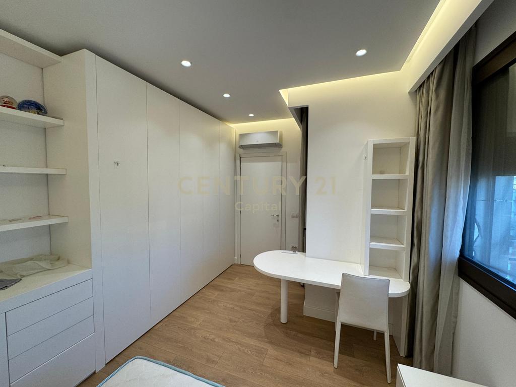Super Duplex 3+1+3+2 Balconies, In The Heart Of Tirana For Rent!