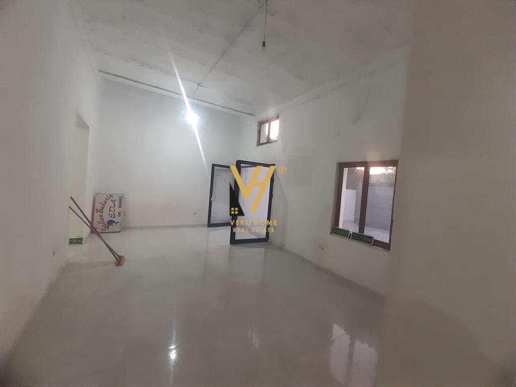MAGAZZINO 340 M2 IN AFFITTO A KOMBINAT 900 EURO