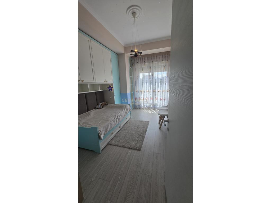 Apartament Luksoz 3+2+2 për Qira – Pranë Stadiumit “Dinamo”