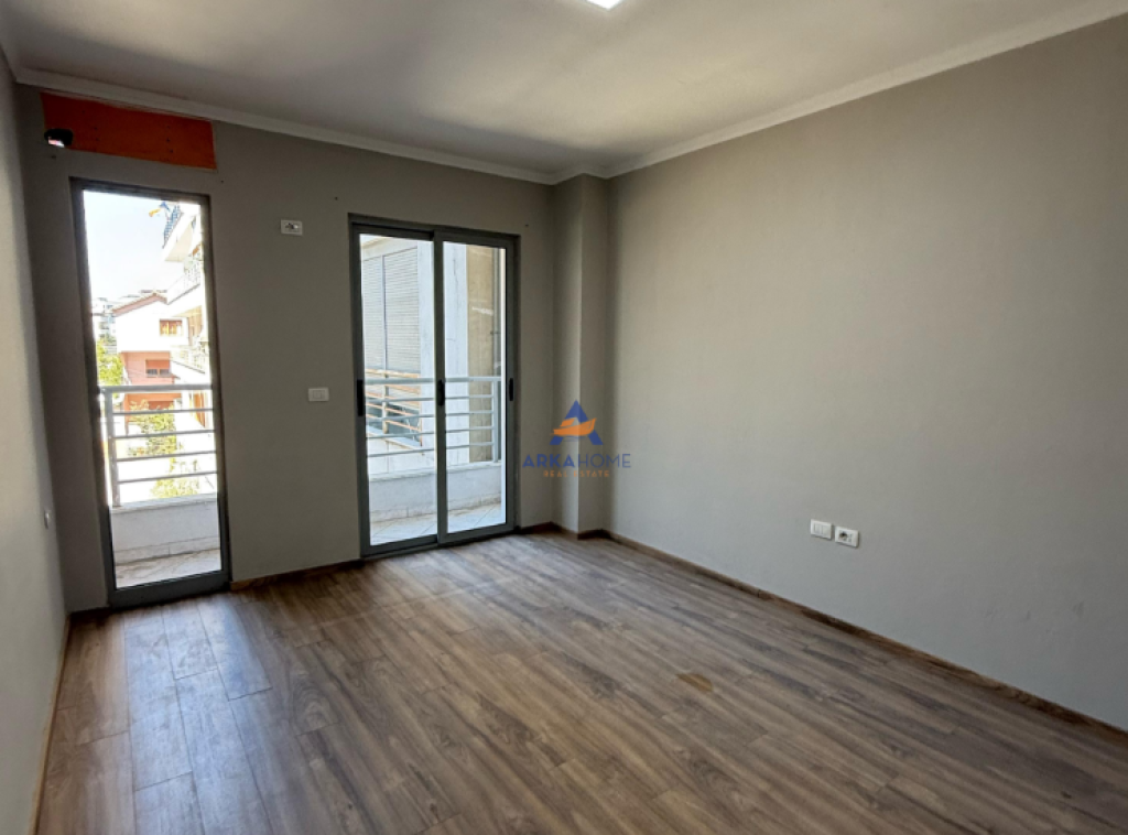 IN VENDITA APPARTAMENTO 2+1+BALCONE "COMUNE DI PARIGI" 165.000 EURO.