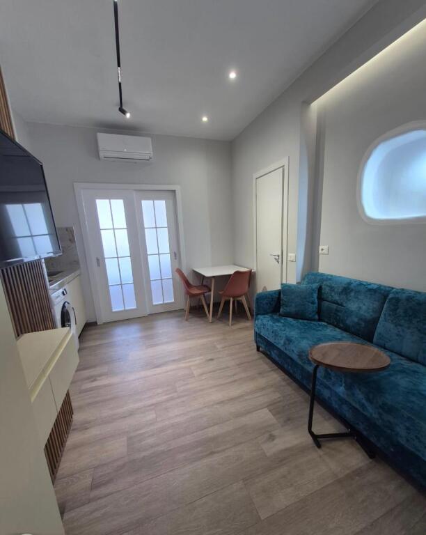 21-Dhjetori,jepet me qira apartment 1+1! 500 Euro