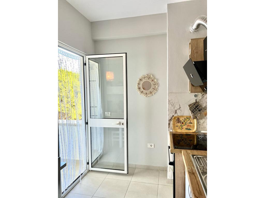 SHITET APARTAMENT 1+1 NE QERRET 50 M LARG PLAZHIT !!!