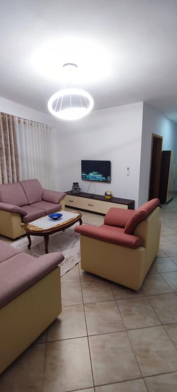 🏢Ish Fusha Aviacionit,Rr.Artan Lenja,jepet me qera apartament 1+1,i mobiluar 50,000Leke