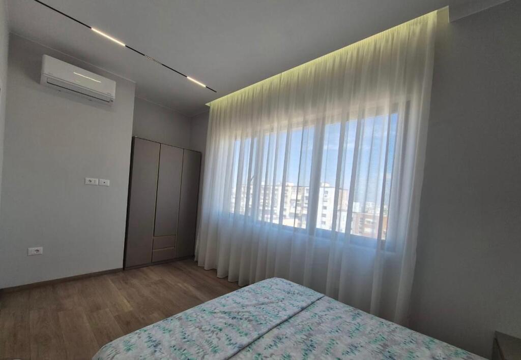 21-Dhjetori,jepet me qira apartment 1+1! 500 Euro