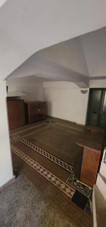 Villa for rent 3 floors 210m2 with yard for business at Partizani High School
