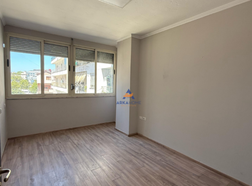 IN VENDITA APPARTAMENTO 2+1+BALCONE "COMUNE DI PARIGI" 165.000 EURO.