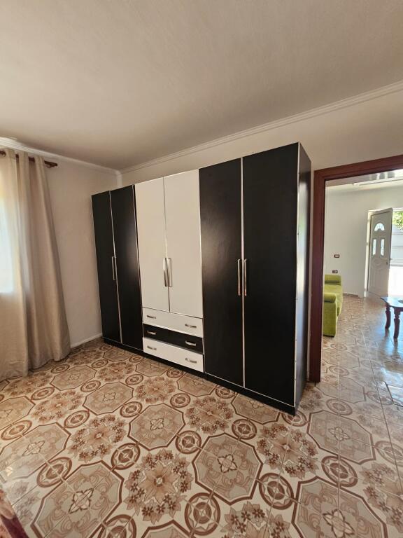 JEPET ME QERA APARTAMENT 2+1 NE KATIN E PARE TE NJE VILE PRIVATE TEK ZJARRFIKESJA DURRES