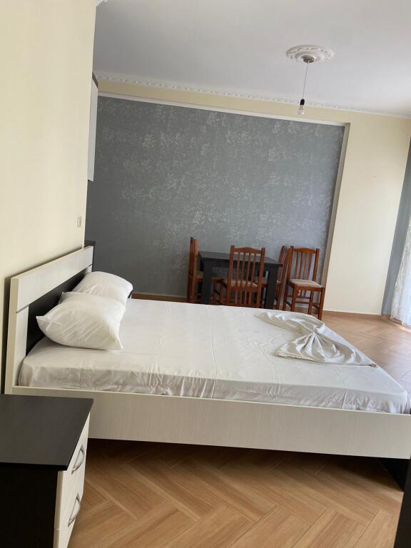 LONG-TERM RENTAL OF A STUDIO APARTMENT IN THE UJIT TE FTOHTE AREA NEAR RRAPIT