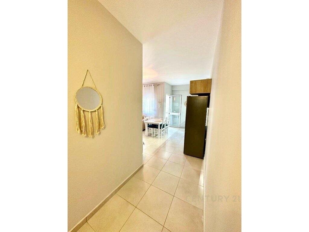 SHITET APARTAMENT 1+1 NE QERRET 50 M LARG PLAZHIT !!!