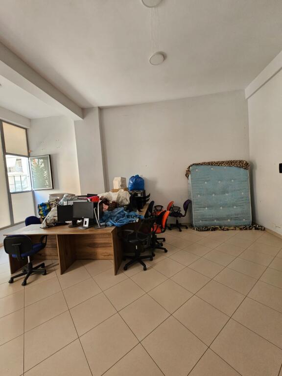 LOCALE COMMERCIALE IN AFFITTO 57M2 ASTIR 700 EURO