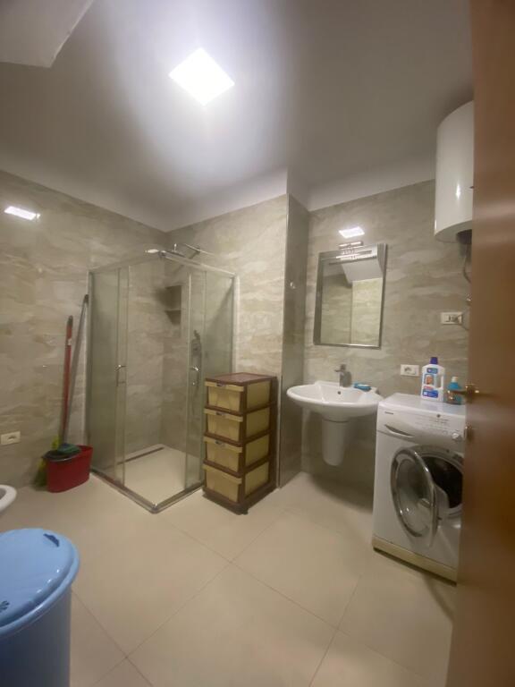 🏢Ne zonen e 21 Dhjetorit,Rr.Shefqet Musaraj jepet me qera apartament 2+1,i mobiluar.65,000Leke