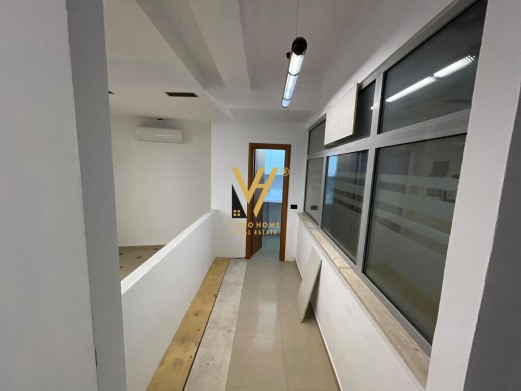 NEGOZIO IN AFFITTO 84 M2 A PAZARI I RI 75.000 LEKE