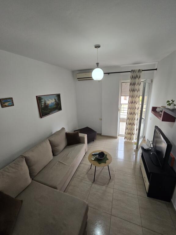 Apartament me qera 1+1