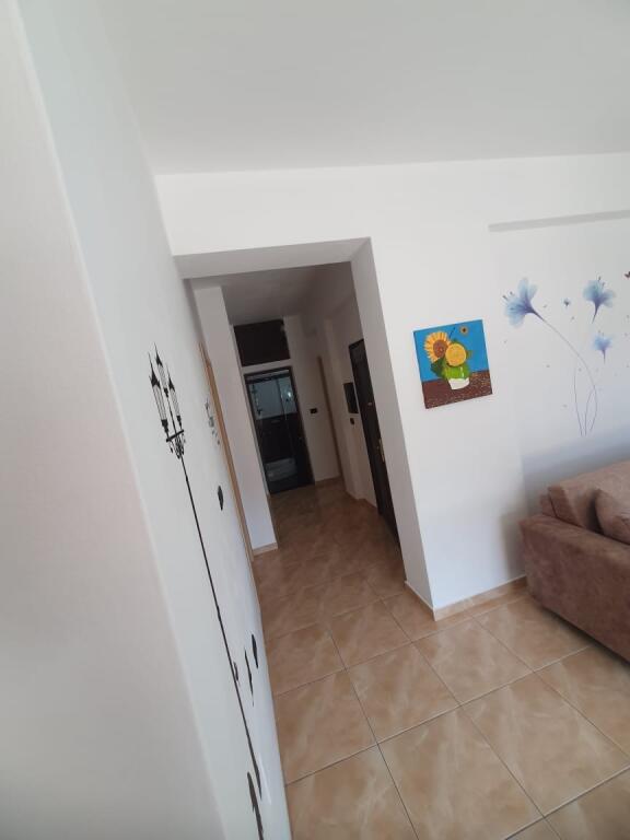Jepet me qera - Apartament - 2+1 - Rruga e Kavajes- 21 Dhjetori