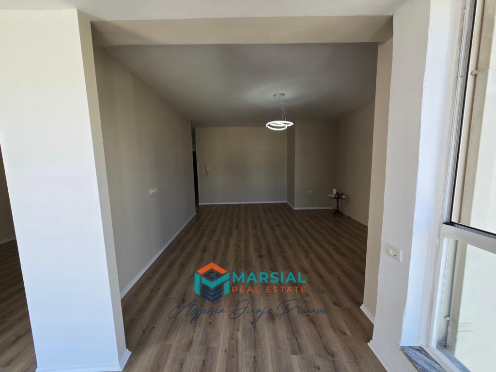 Apartment 1+1, Usluga, Train Station