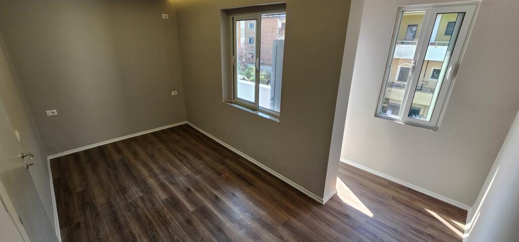 OKAZION Shitet apartament 3+1+2 pranë Markatës, Durrës,