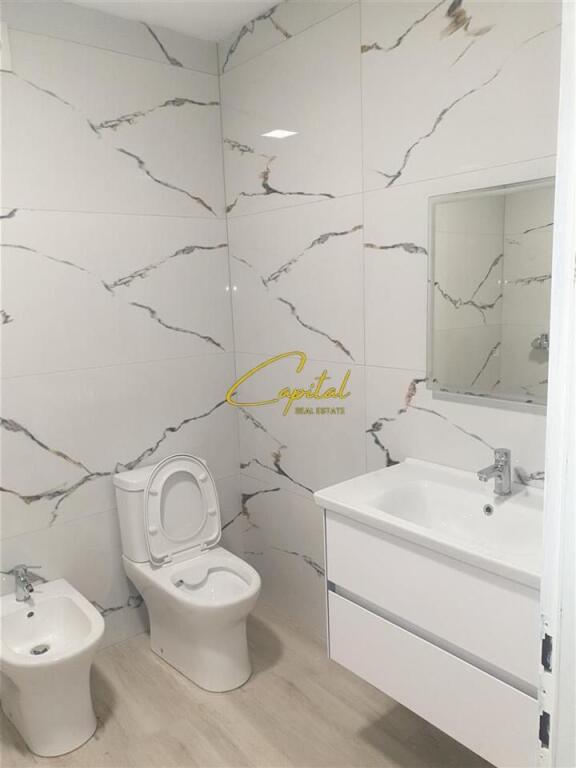 UFFICIO IN AFFITTO 76 M2 BLOK 900 EURO