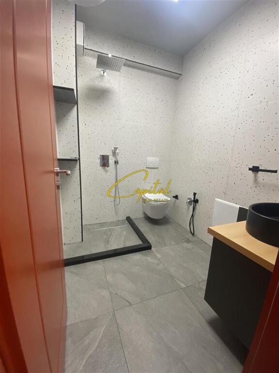 UFFICIO IN AFFITTO 100 M2 STRADA DI ELBASAN 500 EURO