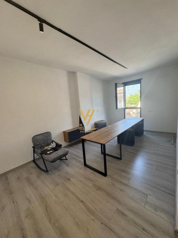 OFFICE 55 M2 FOR RENT ABOVE THE NEW MATERNITY 350 EURO