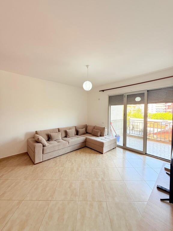 ✨ Apartament 1+1 me Qira – Lungomare, Vlorë ✨