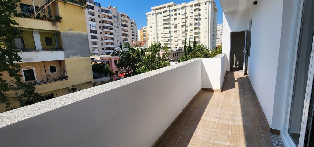 OKAZION Shitet apartament 3+1+2 pranë Markatës, Durrës,