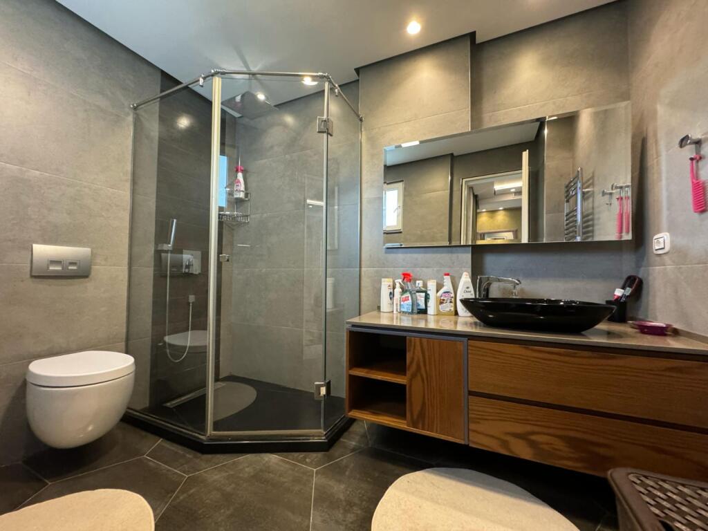 SHITET SUPER APARTAMENT 3+1 NE ZONEN E FRESKUT