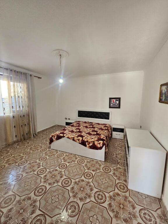 JEPET ME QERA APARTAMENT 2+1 NE KATIN E PARE TE NJE VILE PRIVATE TEK ZJARRFIKESJA DURRES