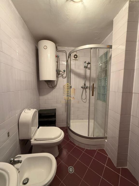 Qira, Garsoniere, Pazari i Ri, 300 Euro/muaj