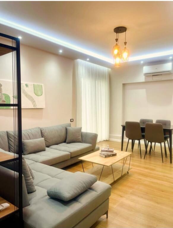 Prane Kompleksit Delijorgjit Shitet Apartament 2+1+2 i Sapo Mobiluar