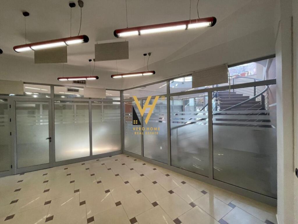 NEGOZIO IN AFFITTO 84 M2 A PAZARI I RI 75.000 LEKE